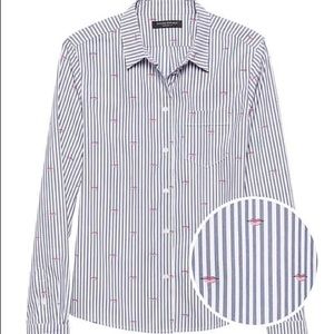 BANANA REPUBLIC | 💋 button down lip print shirt